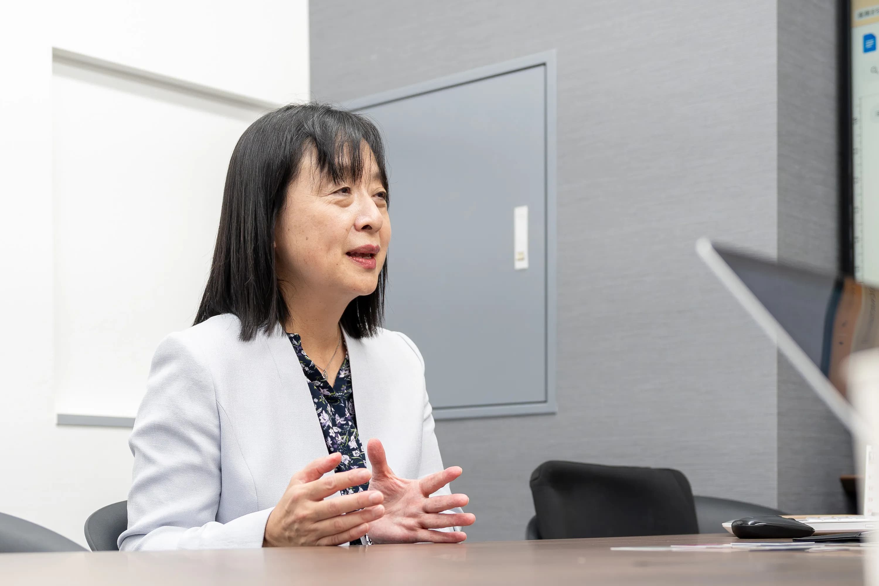 監修者山内さんのインタビュー風景写真