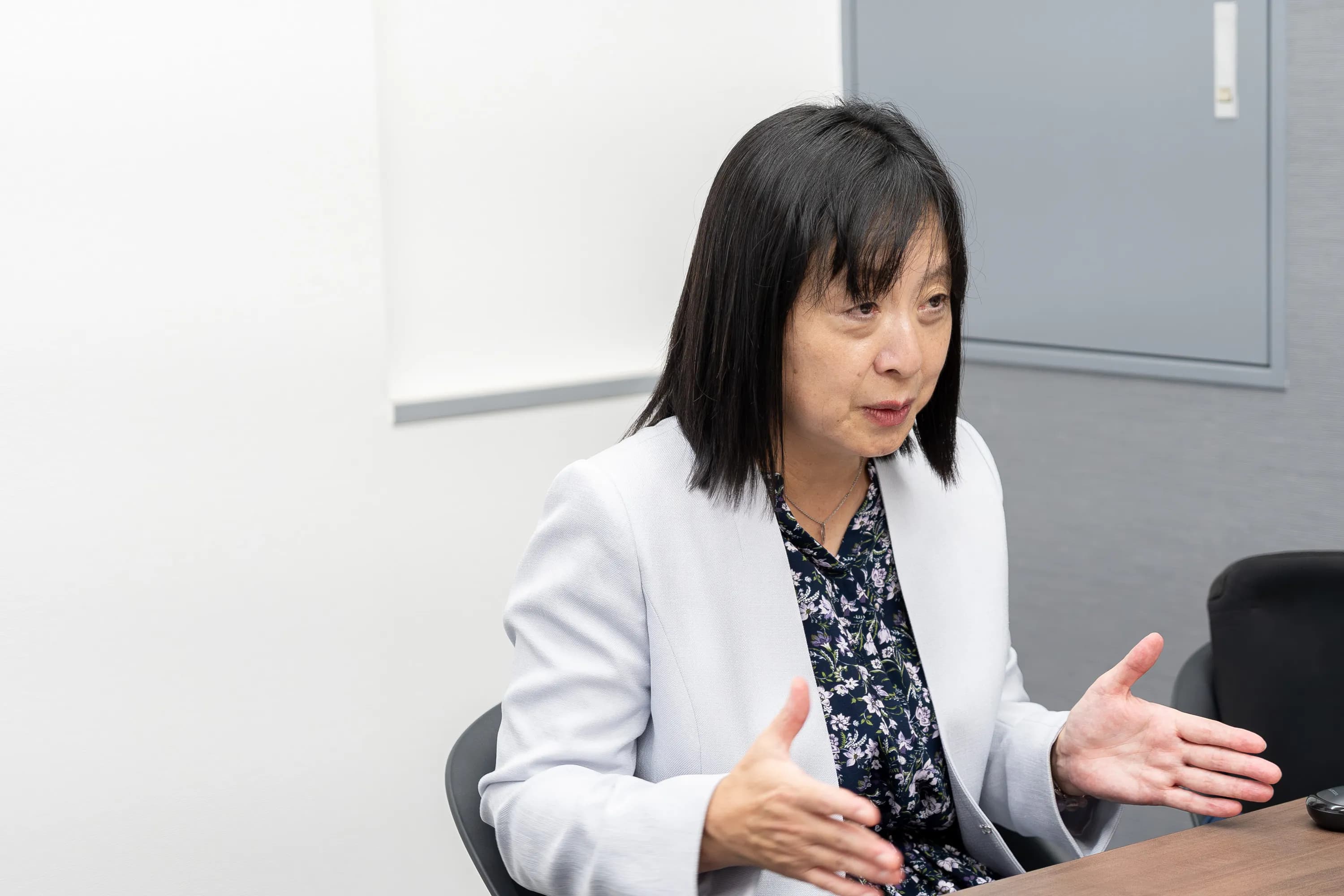 監修者山内さんのインタビュー風景写真